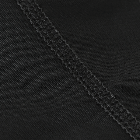 Nærbillede af sømmen på M-Tac Thermal Rashguard T-Shirt i slidstærkt, varmebevarende materiale, ideel til baselayer om vinteren.