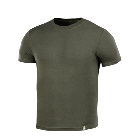 M-Tac T-shirt 93/7 i olivengrøn farve, lavet af 93% bomuld og 7% elastan, perfekt til hverdags- og aktiv brug med holdbar form.