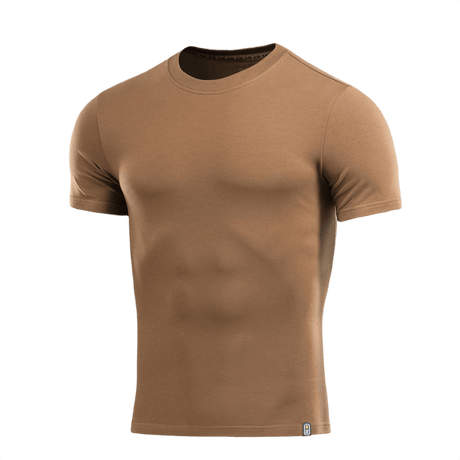 M-Tac T-shirt 93/7, brun T-shirt i 93% bomuld, 7% elastan, designet til komfort og holdbarhed, alsidig for hverdags- og aktiv brug.