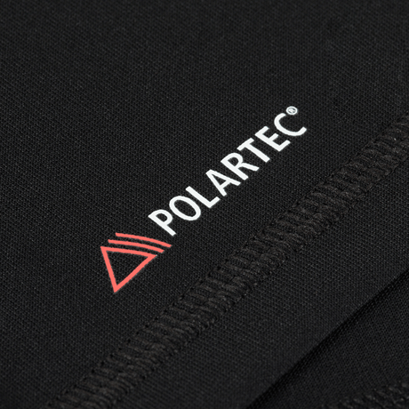 Polartec-logo på sort M-Tac T-shirt Ultra Light Polartec stof, detaljeret syning, Power Dry materiale, svedtransporterende og hurtigtørrende.