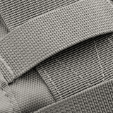 Detalje af M-Tac Urban Line City Patrol Taske med stærkt 600D polyester og PVC-coating, der viser holdbare stropper til sling bag design.
