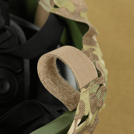 M‑Tac Vilha Hjelmcover Elite med velcro-panel og multicam-camouflage til FAST hjelme, designet til beskyttelse mod snavs og slid.