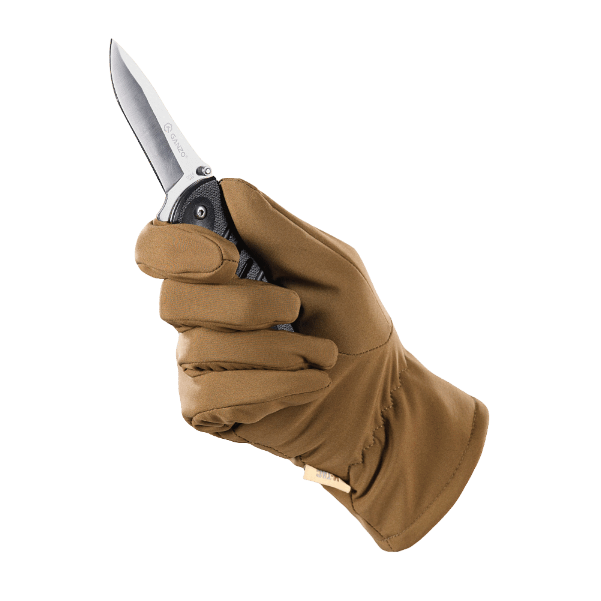Person iført M-Tac Vinterhandsker Soft Shell, der holder en kniv, fremviser vinterhandskernes funktionalitet og beskyttelse.
