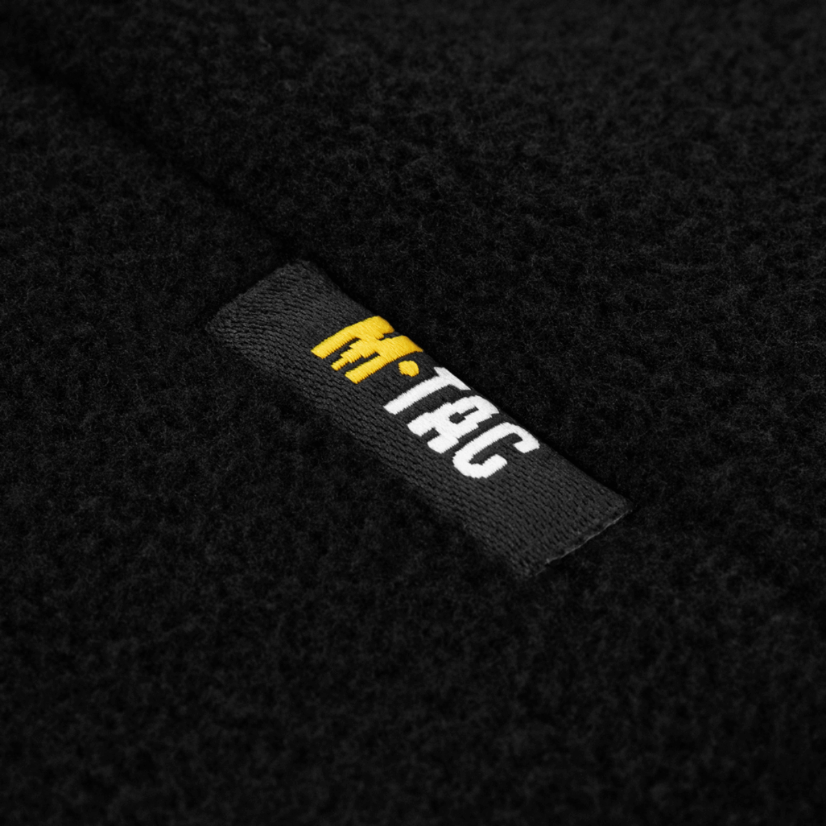 Nærbillede af mærket på M-Tac Watch Cap Elite Fleece Beanie Hat Slimtex, lavet af slidstærk fleece med Slimtex termolag.