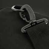 Nærbillede af justerbar strop på M-Tac Assistant Taske med robust spænde og MOLLE-paneler, designet til fleksibel skulderbrug.