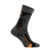 M-Tac Coolmax 75% Sokker i sort og orange til outdoor aktiviteter, designet til at forbedre fugttransport og komfort under intens bevægelse.