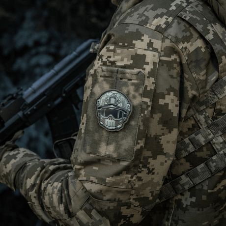 M-Tac Patch Emoji #20 med 3D PVC-effekt på camouflageuniform, taktisk morale patch med Velcro, perfekt til tøj og udstyr.