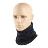 M-Tac Polartec Anatomic Tube Scarf vist på mannequin, lavet af slidstærk Polartec Micro Series fleece til beskyttelse mod kulde og vind.