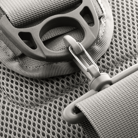 Nærbillede af M-Tac Urban Line City Patrol Taske med robust spænde og holdbart materiale