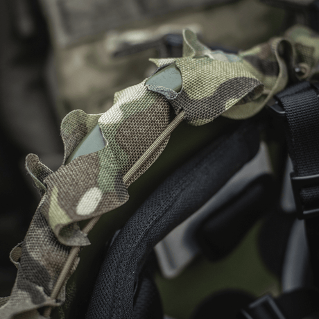 M‑Tac Vilha Hjelmcover Elite med MULTICAM-camouflage, designet til FAST hjelme, lavet af Cordura 500D og Laser Cut mesh for beskyttelse og skjul.