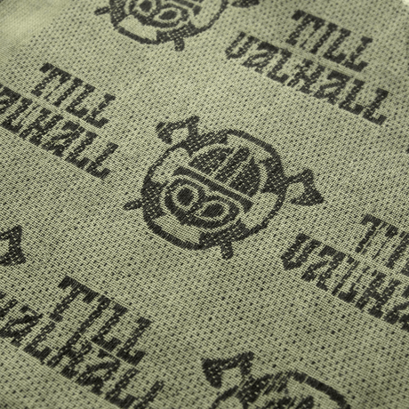 M-Tac Shemagh Tørklæde Til Valhall med norsk "Til Valhall" slogan, 100% bomuld, beskytter mod sol, sand og vind, 105 x 105 cm