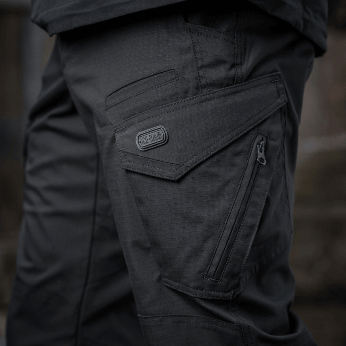 M-Tac Taktiske Bukser Aggressor Gen. II Flex i rip-stop stof med Teflon-belægning til træning, arbejde og casual brug.