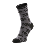 M-Tac Letvægtssokker Mk.3 Pirate Skull i tyndt og åndbart design med piratprint til trekking og hverdagsbrug