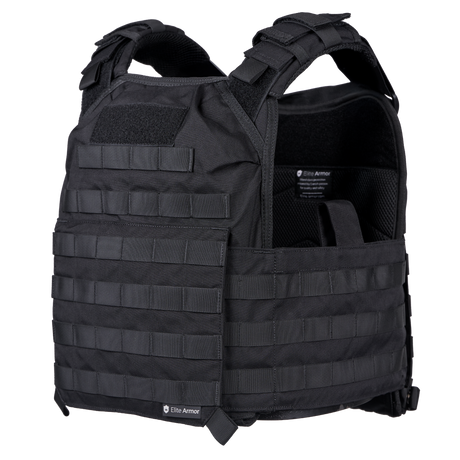 Elite Armor Plate Carrier i sort set forfra i vinkel