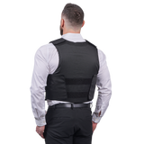 Mand iført Elite Armor VIP Stik & Skudsikker vest set bagfra